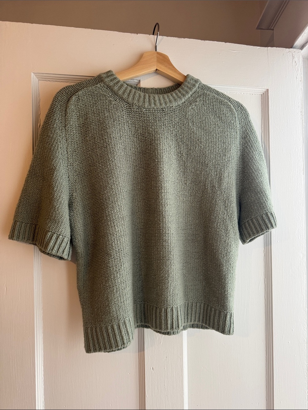 Abercrombie & Fitch Short-Sleeve Crew Sweater in Sage Green